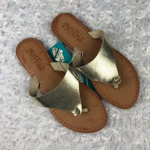 Mad Love Vada Metallic Gold Thong Sandals Size 7